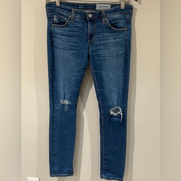 Women’s US 27R AG Medium Wash Distressed The STILT Cigarette Leg Jeans EUC - Picture 3 of 16